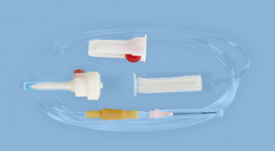 Система для вливаний гемотрансфузионная для крови с пластиковой иглой — 20 шт/уп купить оптом в Саратове